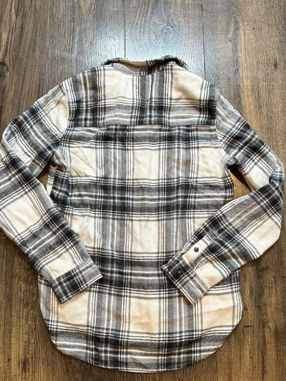 American Eagle Women's Ahh Mazingly Soft Black Cream Plaid Flannel, Size: M - Picture 3 of 3